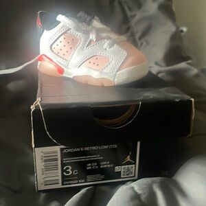 Jordan shoes size 3 peach and orange and white
